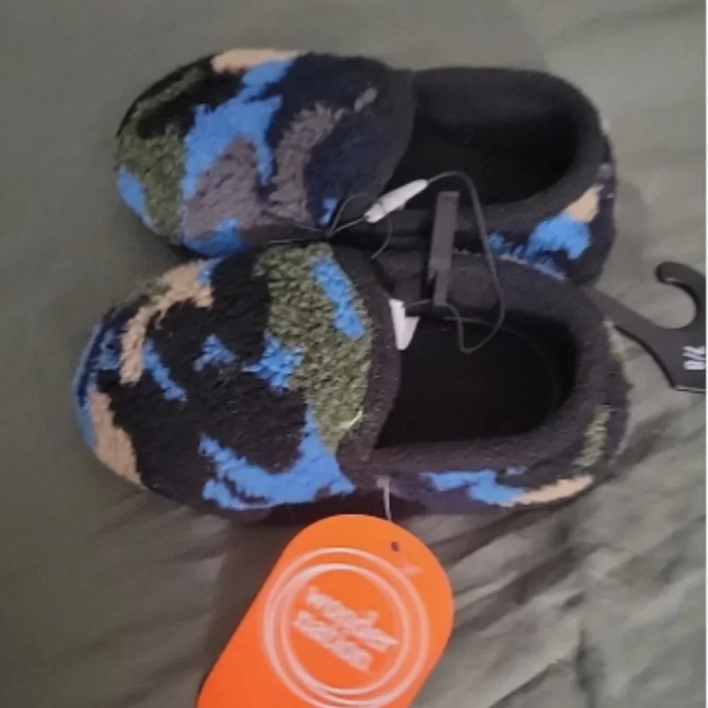 Wonder Nation Toddler & Big Boys' Camo Slipper Size 7-8